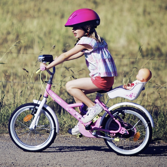 Faire du vélo sans les petites roues, un vrai jeu d'enfant !