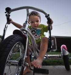 Tricycle, porteur, draisienne : je prends quoi ?